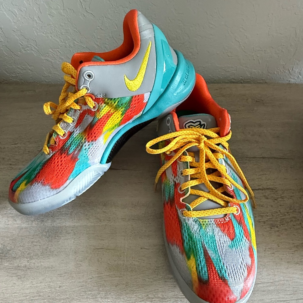 NIKE KOBE VIII Venice Beach Protro YOUTH Size 3.5 NEW